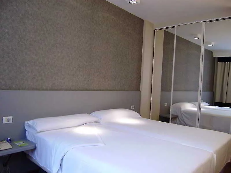 Nh Bilbao Deusto Hotel 3*,